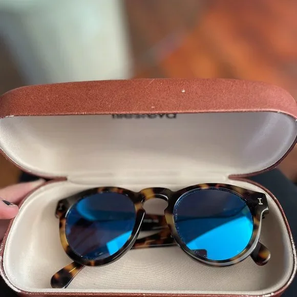 Illesteva Leonard Sunglasses Tortoise Blue Mirror Illesteva Leonard sunglasses - Tortoise w/ Blue Mirror main image 4